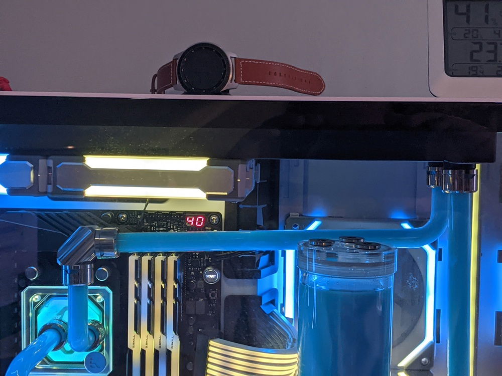 Blue/Yellow mix
In between the first set of photos and second set, the top right fan failed so it was removed. Plan to replace later down the line since temps are unchanged