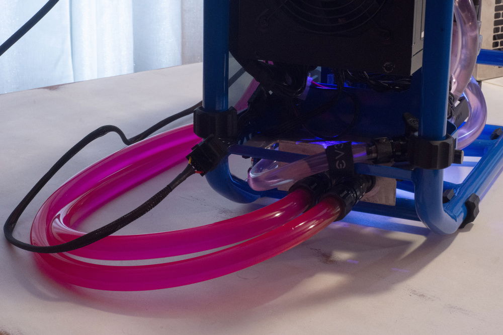 Whipped up a basic aluminum bracket to connect the the Koolance quick disconnect fittings.