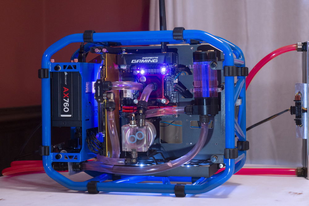 Complete view of version 1 of the build. i7 6700, 16GB of RAM, Titan Black. Single MO-RA3 with 4x Silverstone 180mm fans.