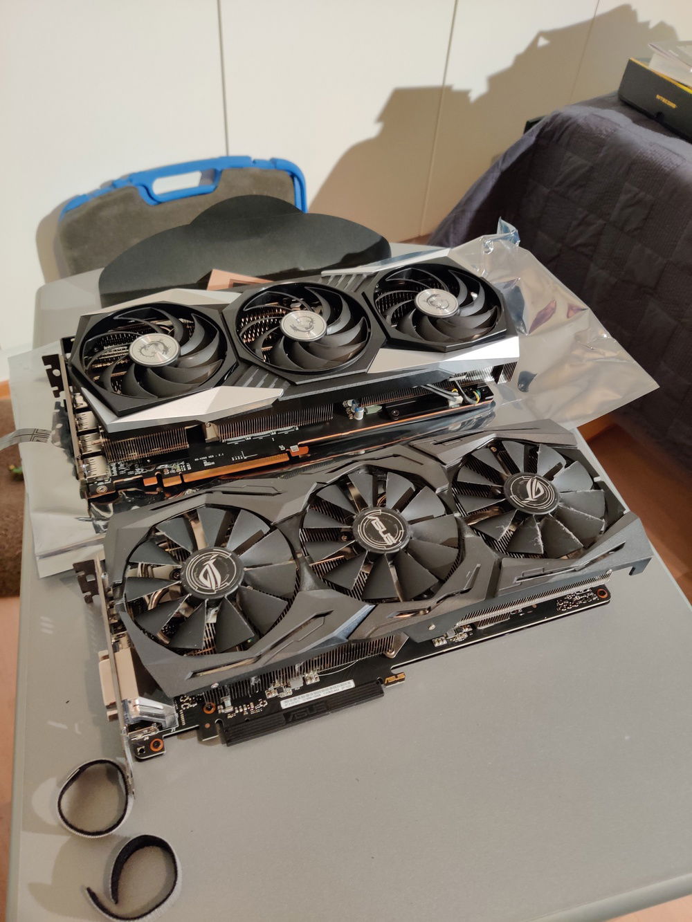 1070Ti is a big card but 6800 is THICCC