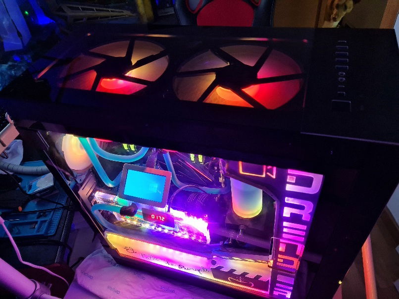 Another view with RGB from above where you can see the upper fans