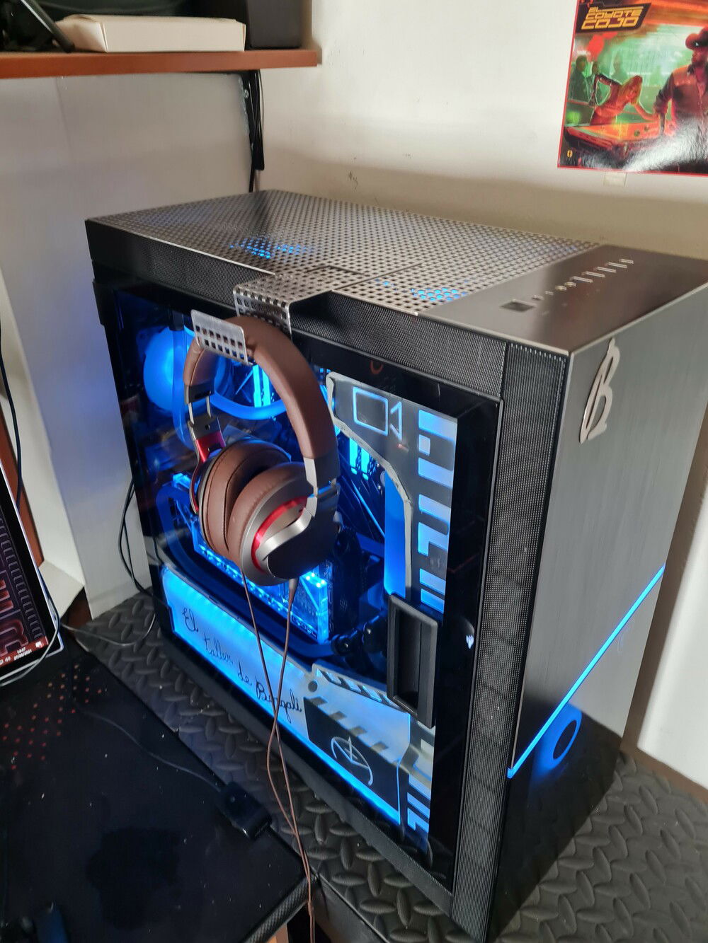 Manufacture of fully modular custom support to place the headphones.