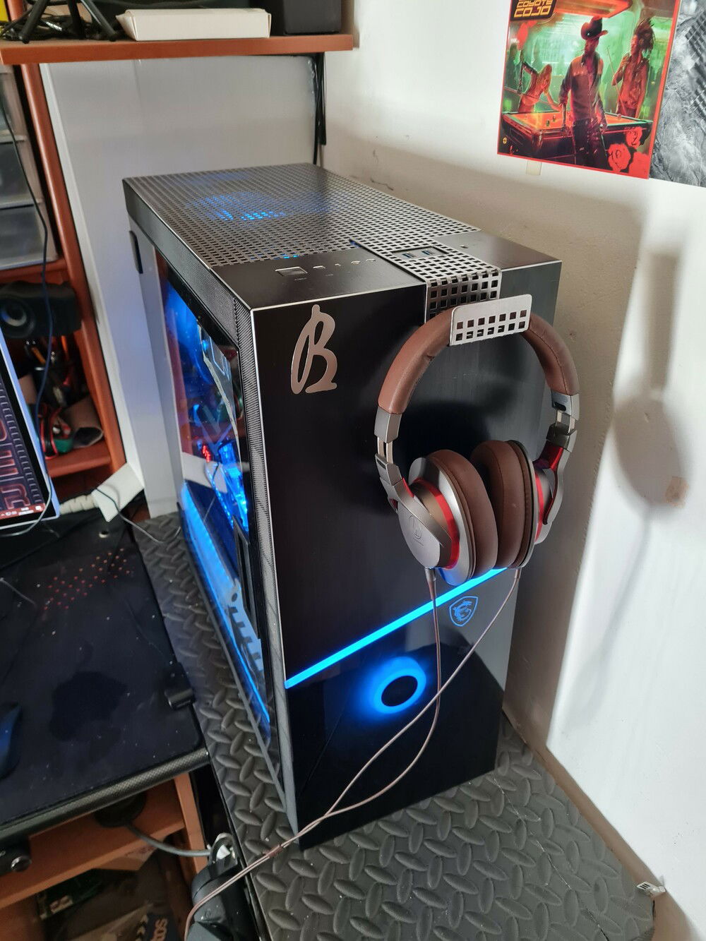 Manufacture of fully modular custom support to place the headphones.