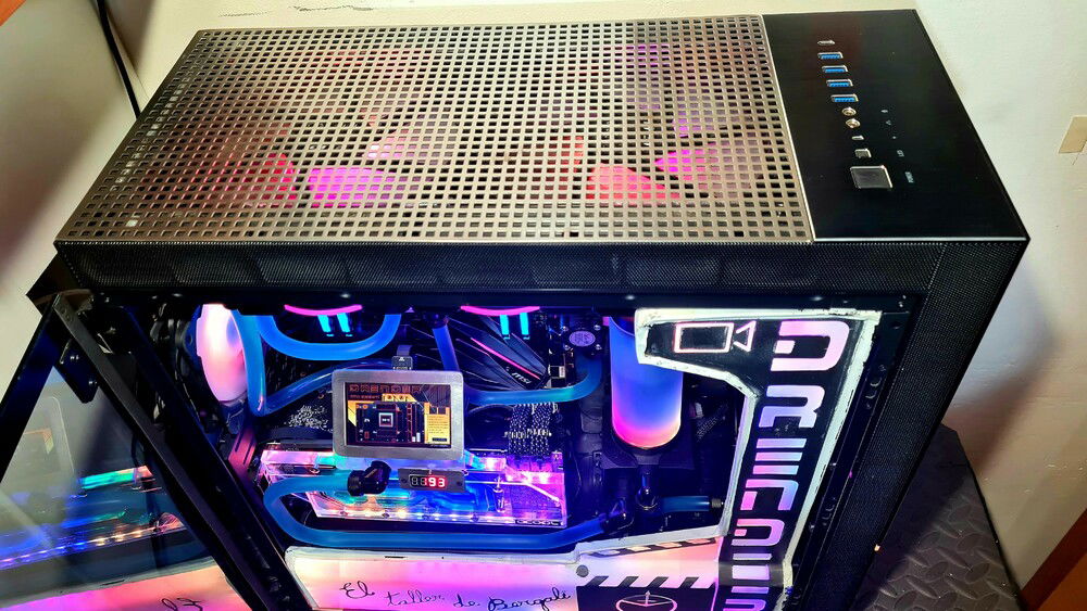 Upper grille detail to improve airflow