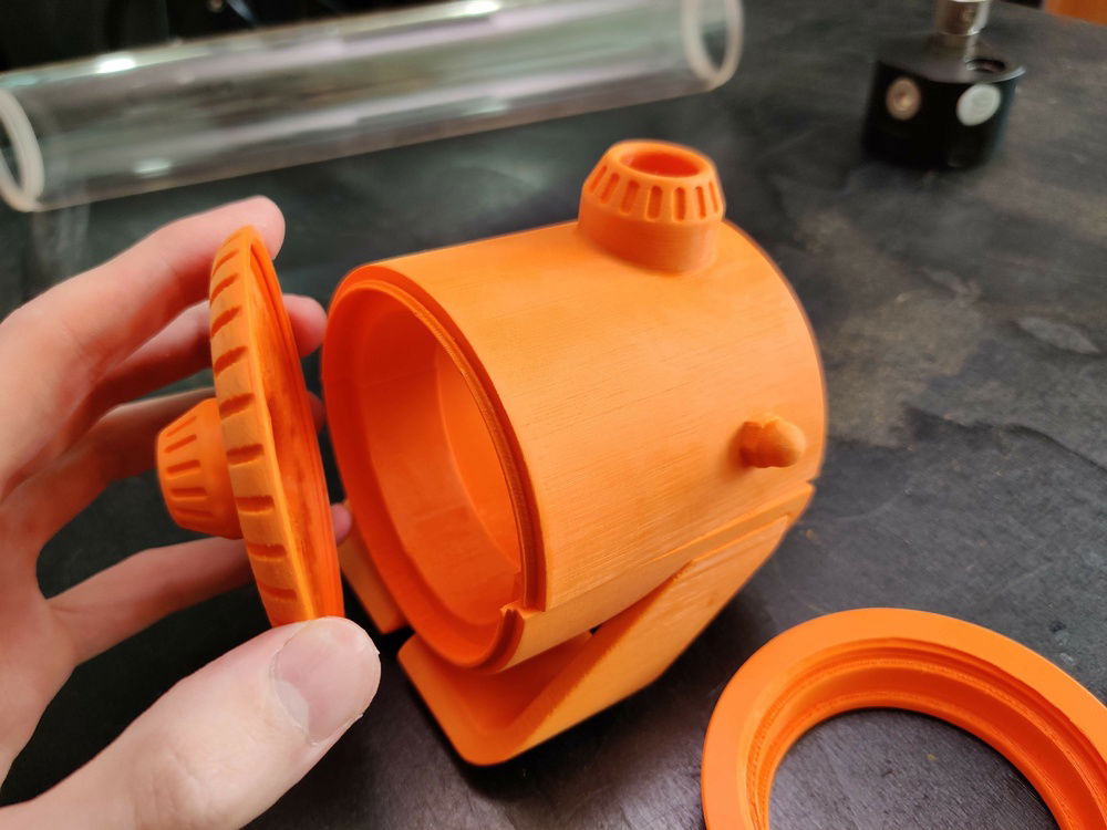 the whole res/pump module screws together with 3d printed threads