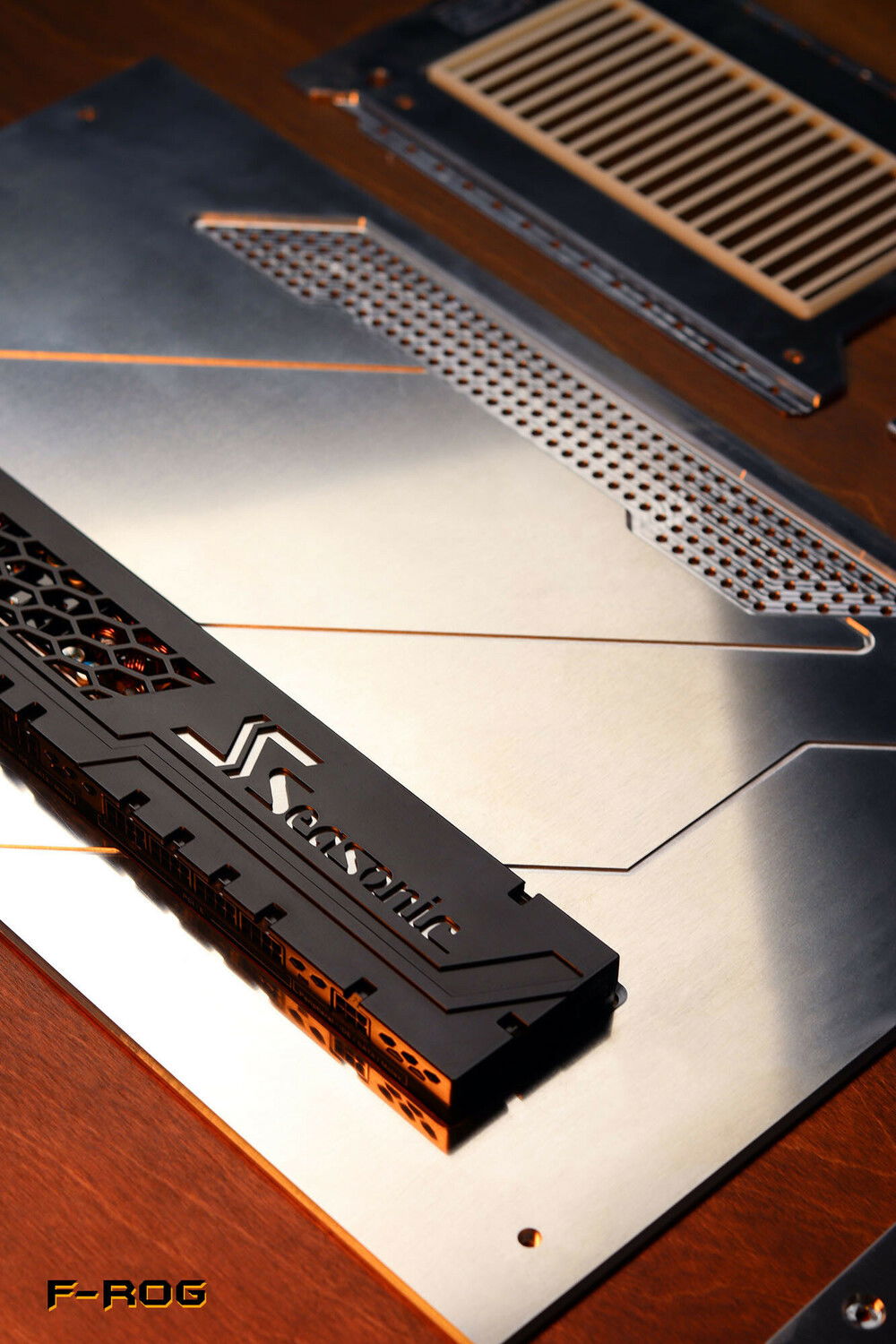 Aluminum, 3D parts and Seasonic perfectly fit :)