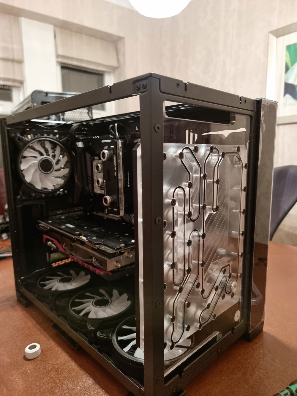 Frontal view with the distro plate in place.