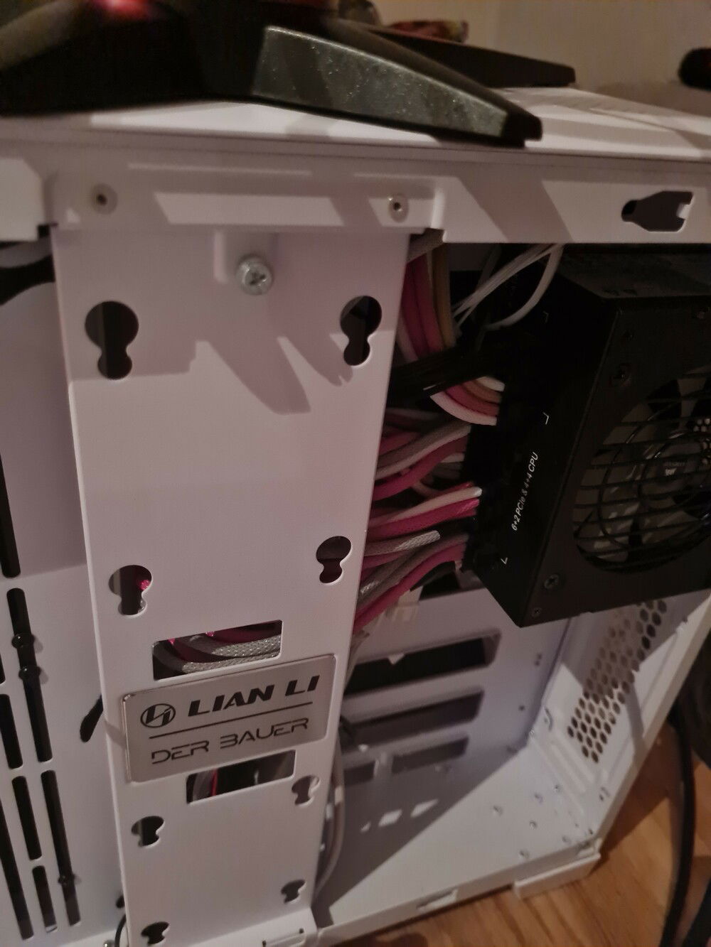 Custom psu cables ^^ no need for cable Management