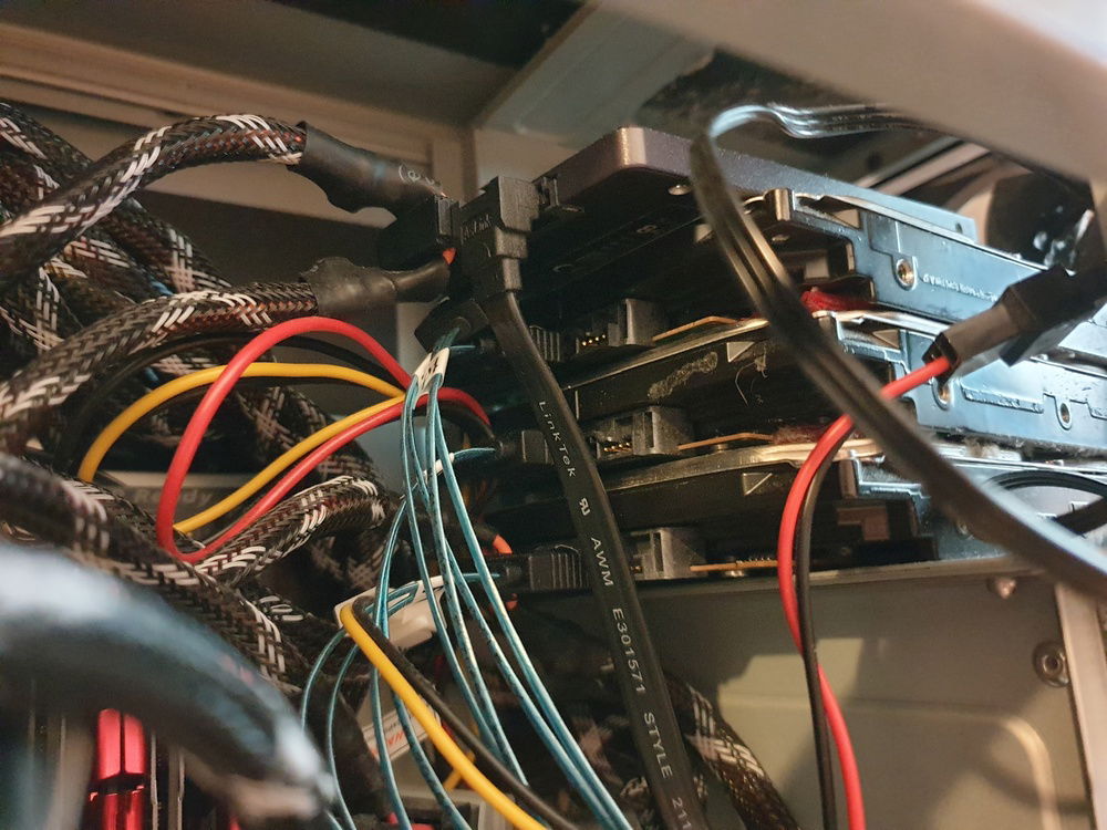 3 HDDs double side taped together. yeah i know.