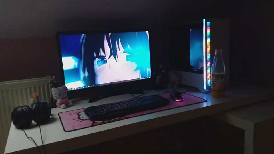 Now with the new IKEA Desk. Looks solid.