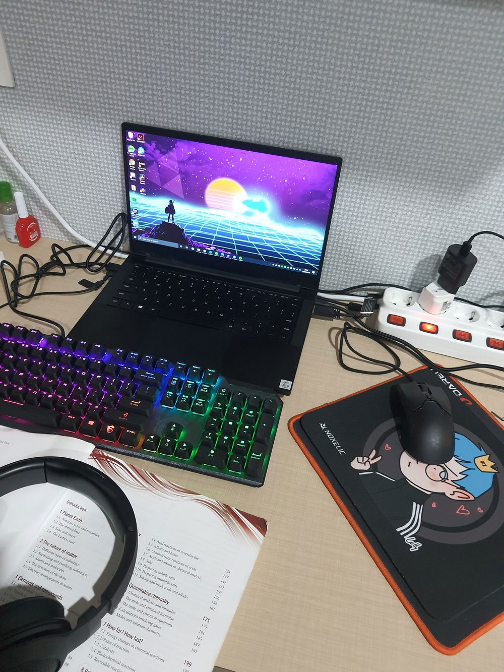 My Razer Blade Stealth 13 Alongside my costume mousepad, Razer Viper Mini, and MSI GK50 ELITE
ps pls ignore the chemistry book lol