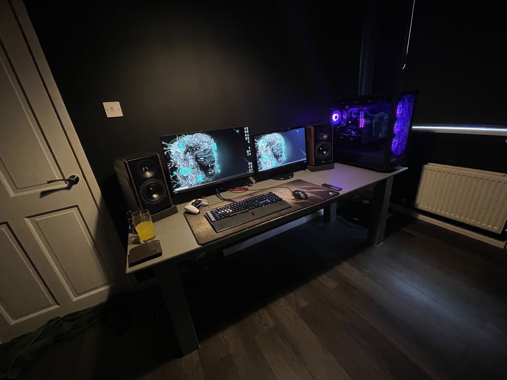 Temp setup. More to change over time. (Yes i hate the offsize monitors)