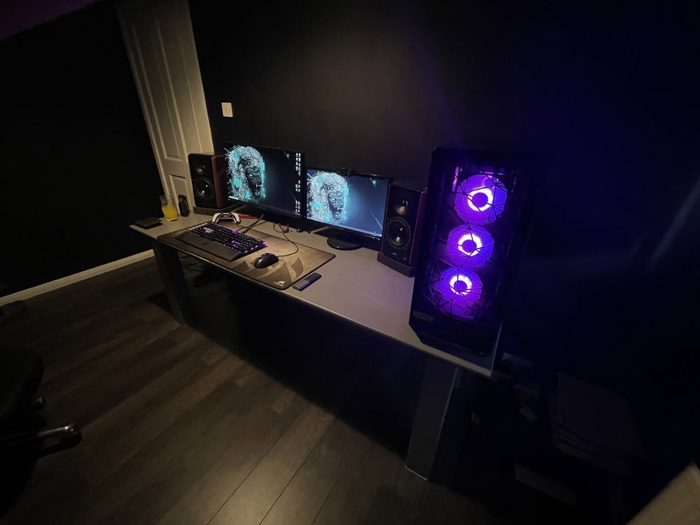 Temp setup. More to change over time. (Yes i hate the offsize monitors)