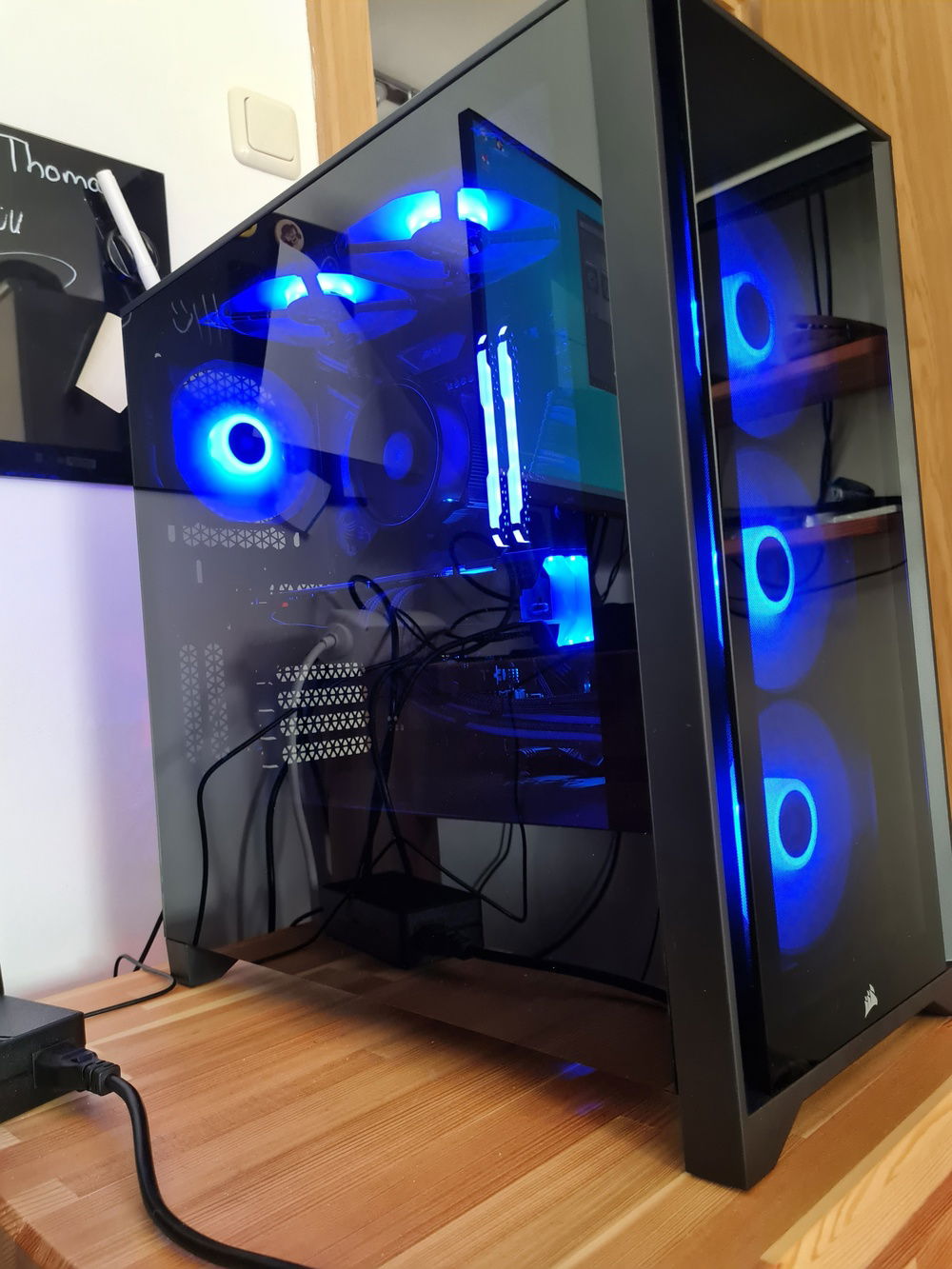 He wanted 6 Fans After all ^^