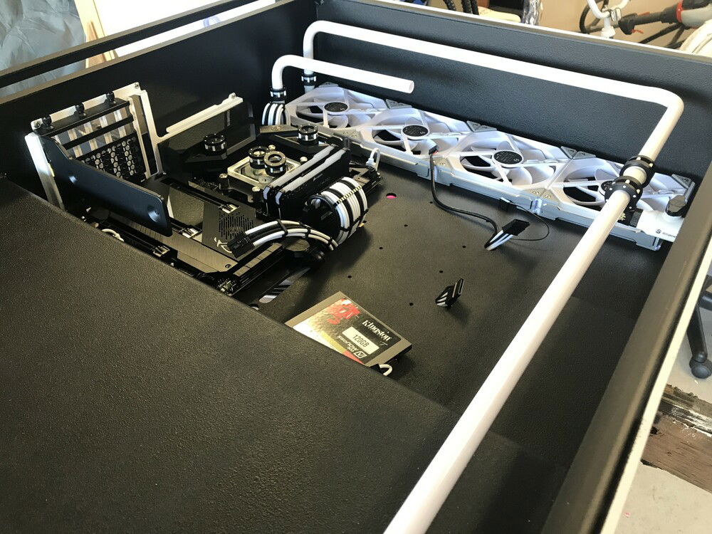 Motherboard placed and the CableMod cables are looking amazing!