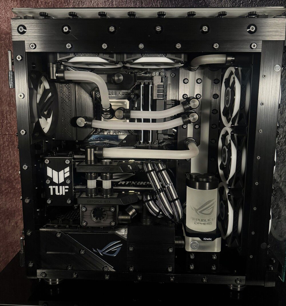 Brushed anodized aluminum from top to bottom.