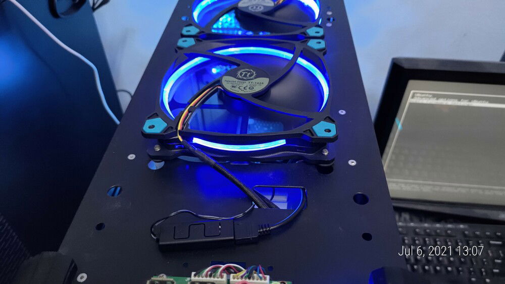 Both the CPU cooler RGB fan and the front RGB fan are controlled by this discreet controller tucked away at the top so I can change color settings without having to open any screws.