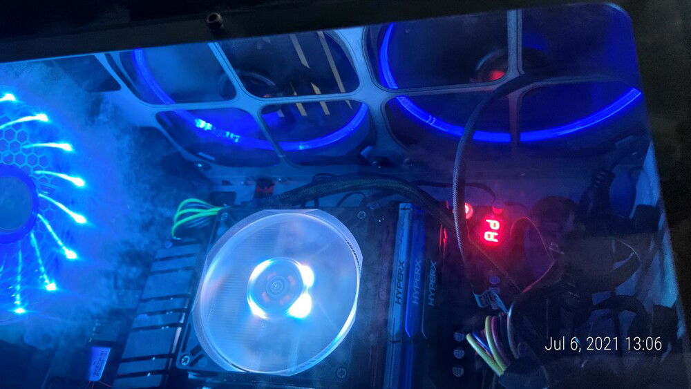 Riing 140 blue fans lightly illuminate from above