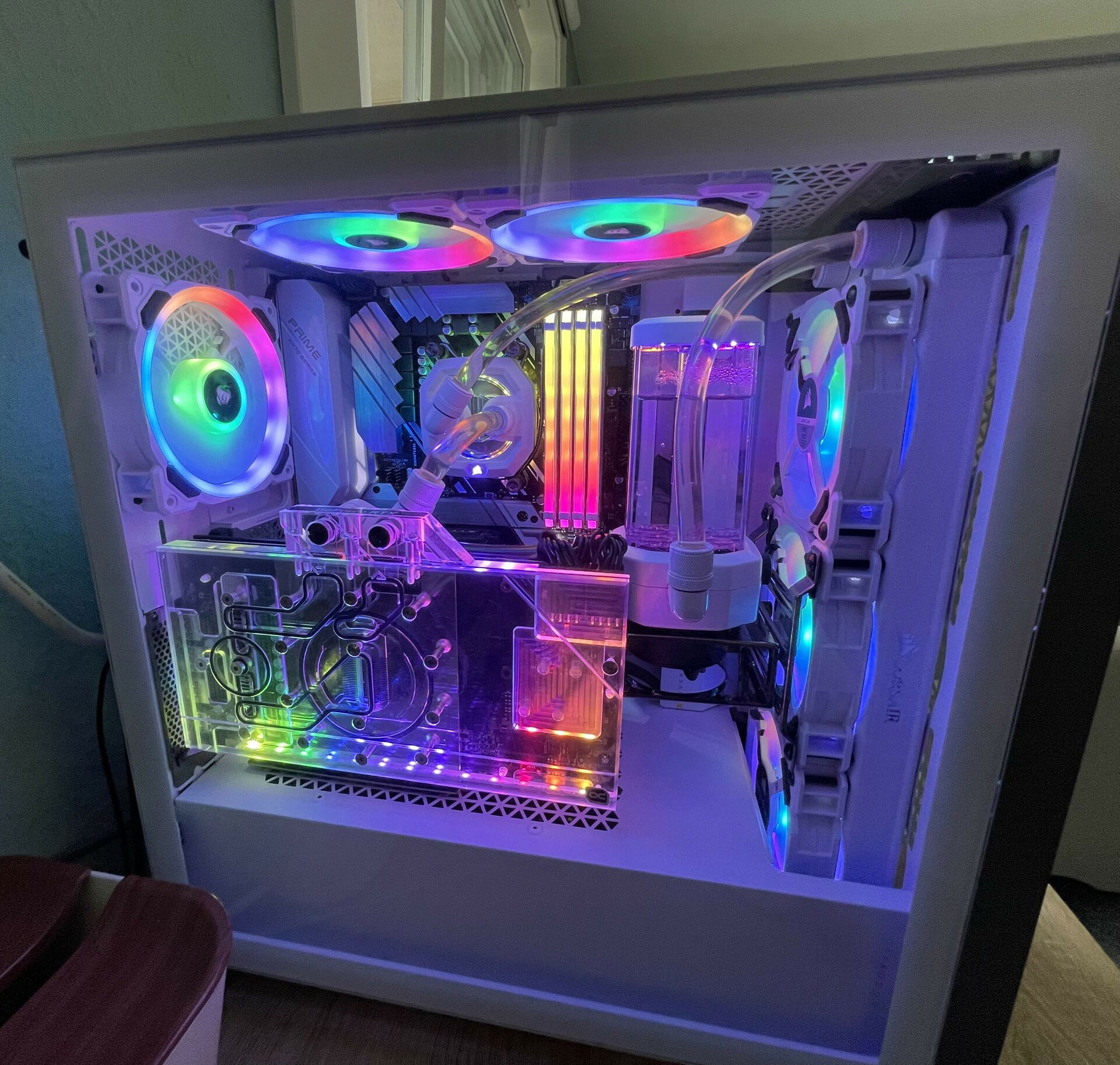 White custom loop Corsair 4000D Hydro X » builds.gg