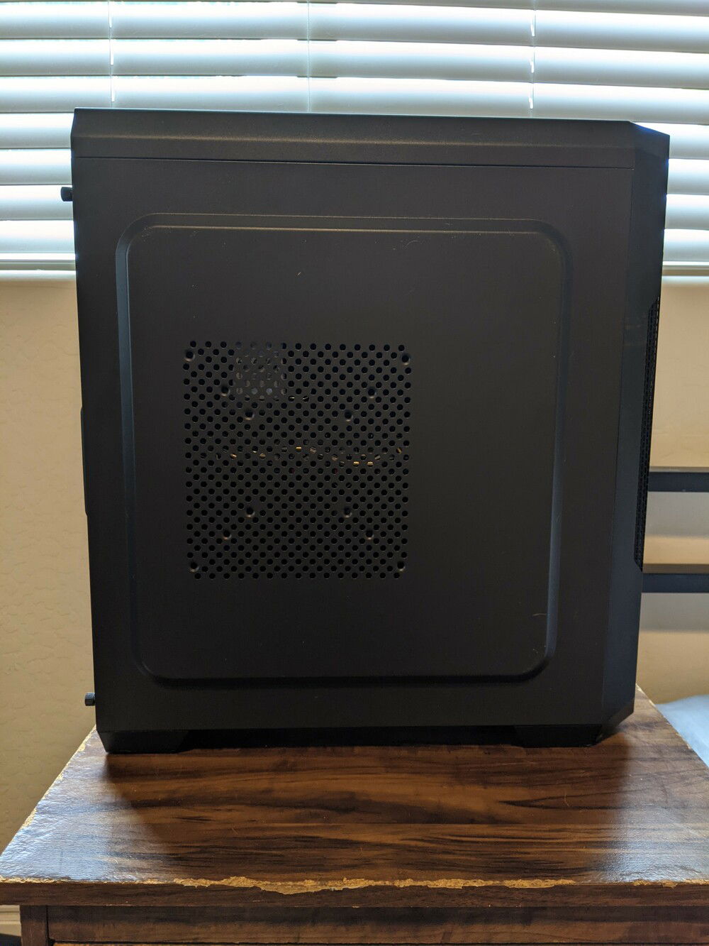 no window, but you can kinda see the heat pipes through the vents