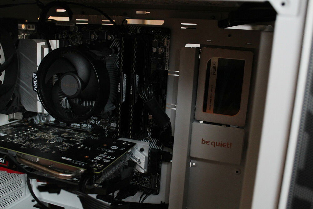 Absolutely love this little take out panel for adding drives, really sleek.