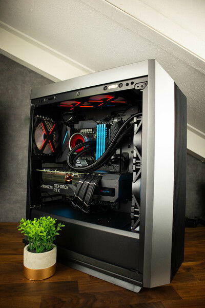 Hyte Y Custom Liquid Cooled With Msi Components Builds Gg