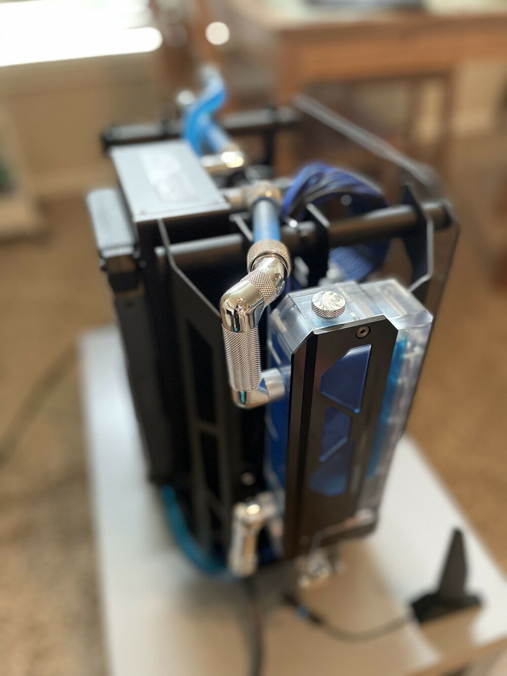 Bykski DDC pump/reservoir combo is ideal which is different from conventional Antec Striker builds.