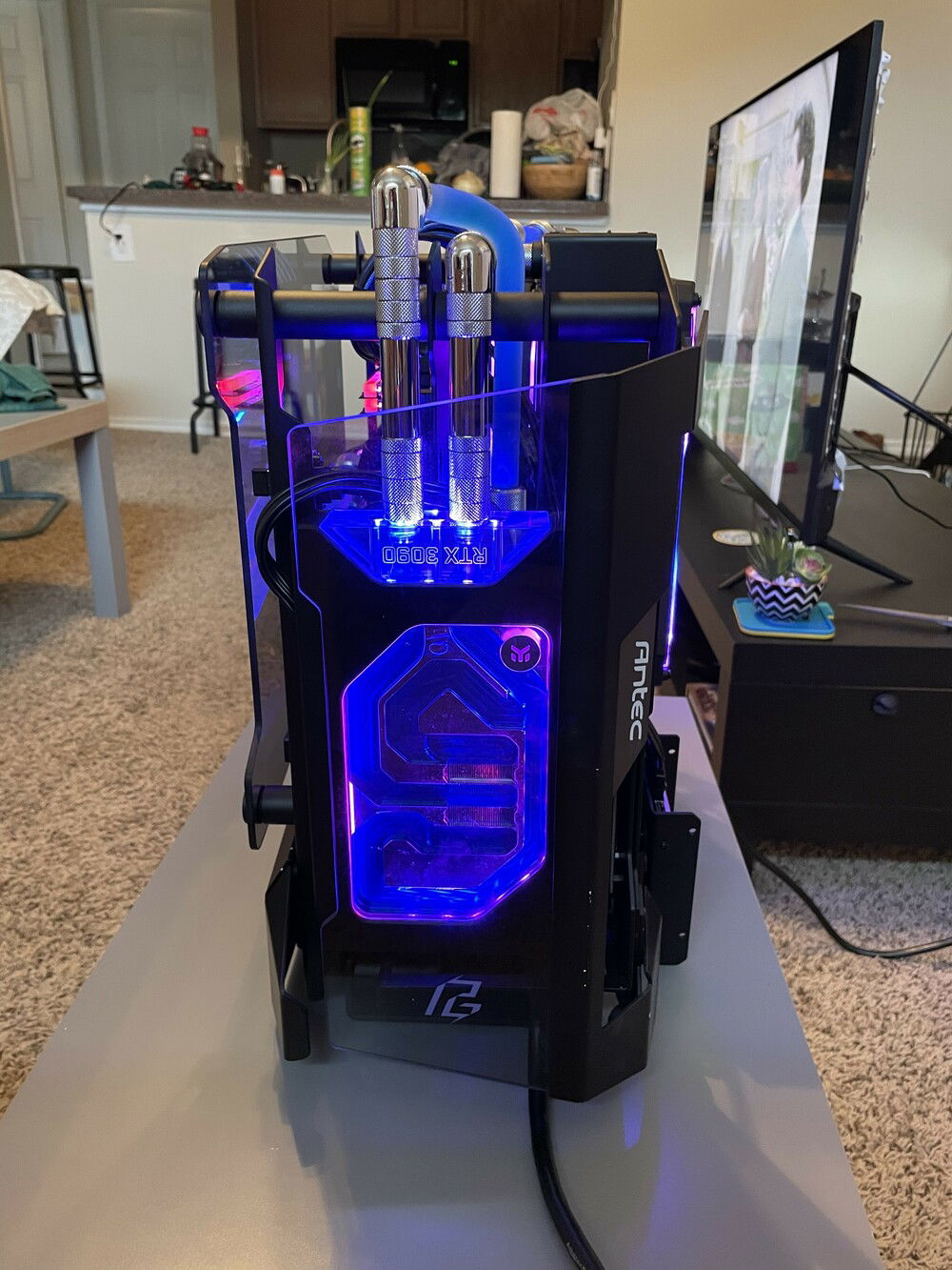 A higher difference is made by adding more fittings on the left port of the GPU block, the rigid tube goes over and down.