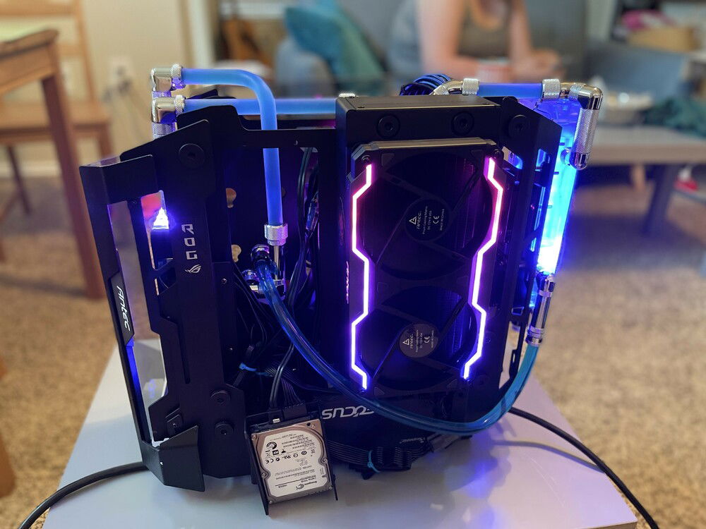 The Antec Prizm Cooling Matrix has an amazing RGB appearance. There is one other same Antec Prizm Cooling Matrix on the other face of the radiator, all lights are synced.