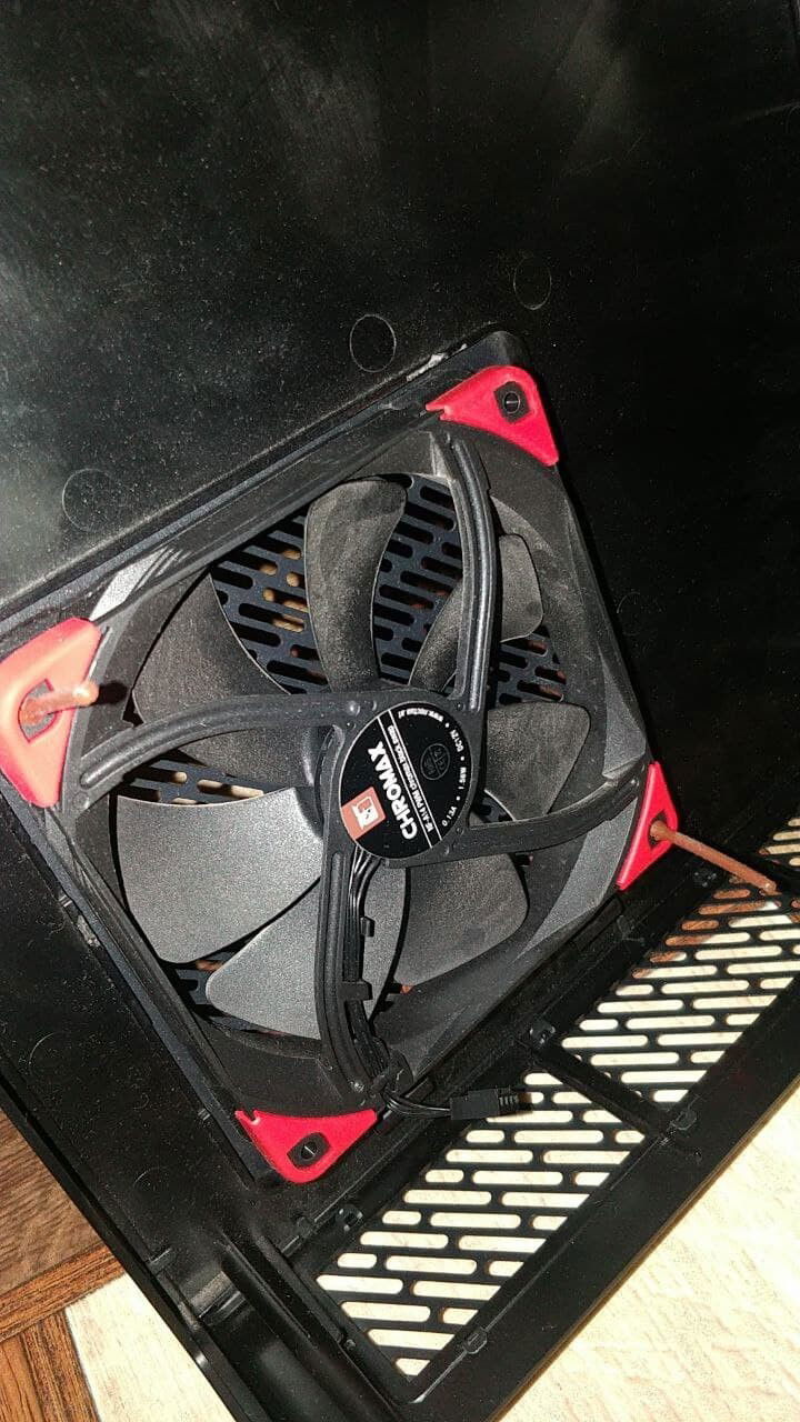 140mm FAN on top of mobo