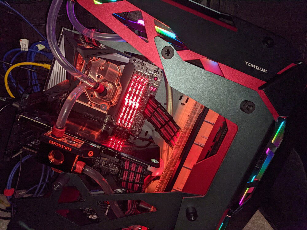 All that cable management gets ruined by USB connectivity. No side-panel, with flash