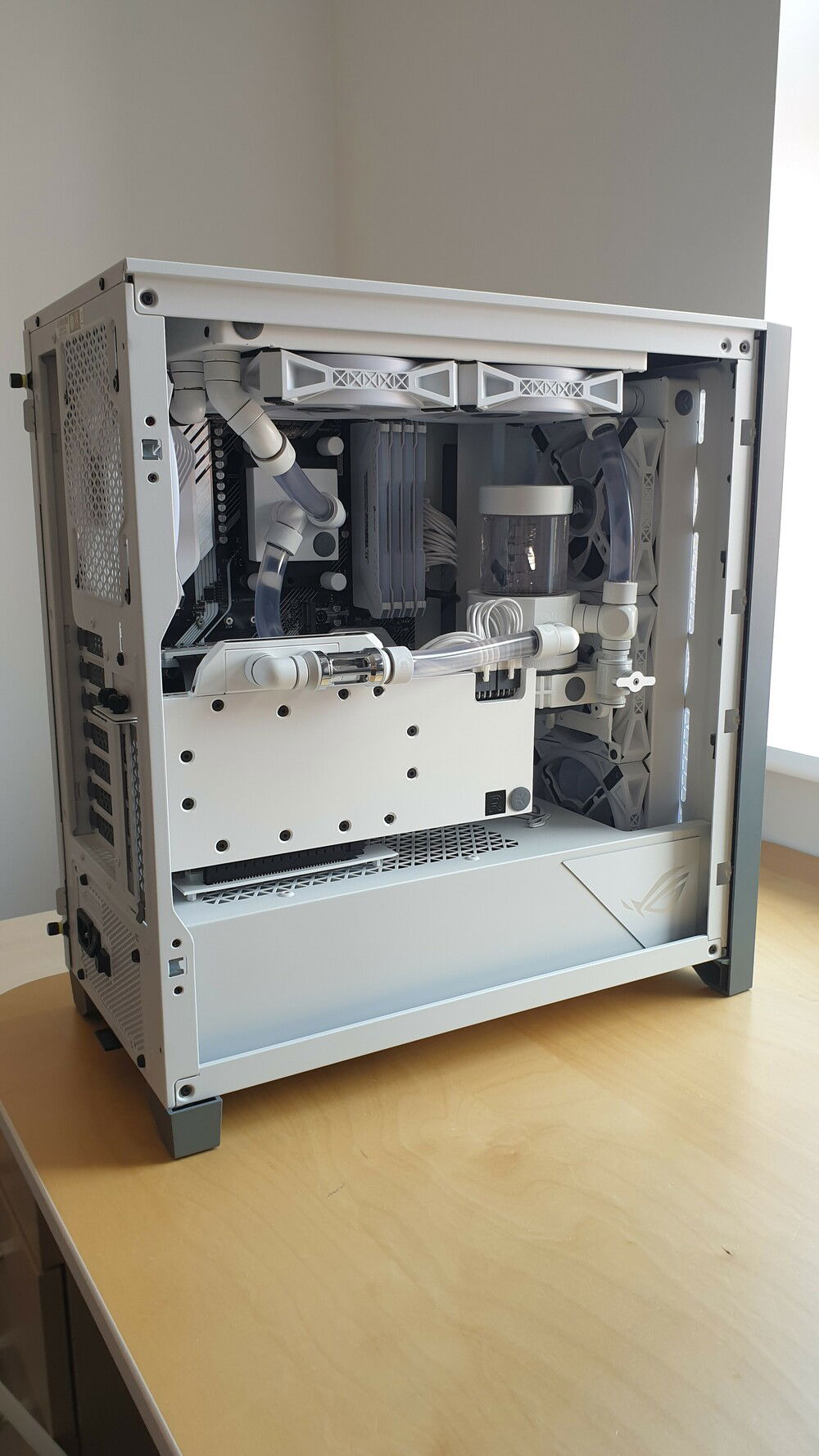 Side view with tempered glass side panel removed.