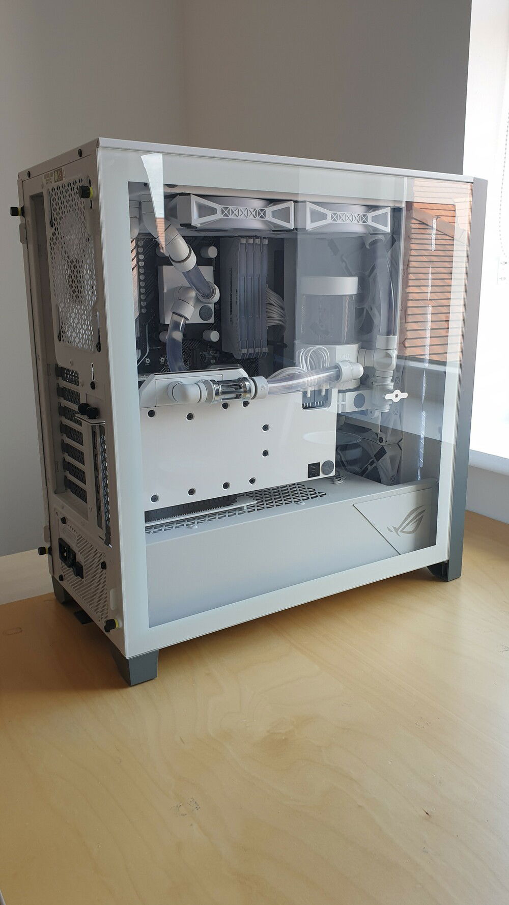 Side view with case on.