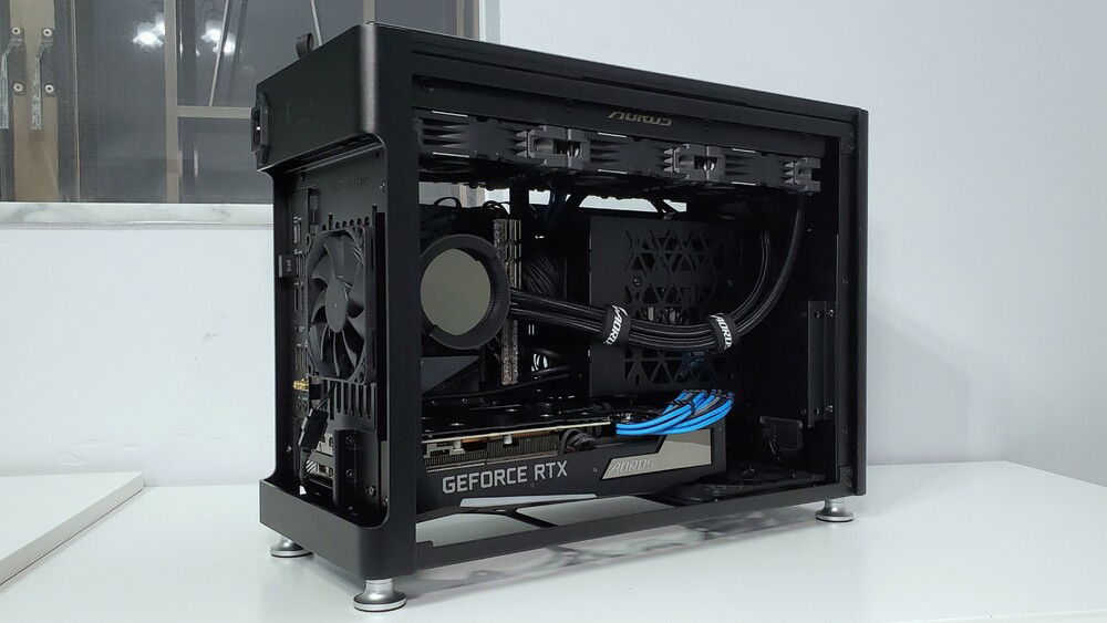 Good thing this i100 Pro case has a filter for the rear side for a 92mm intake fan.