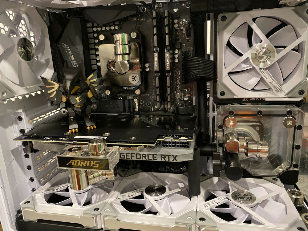 Figurine again here prior to loop being completely built.