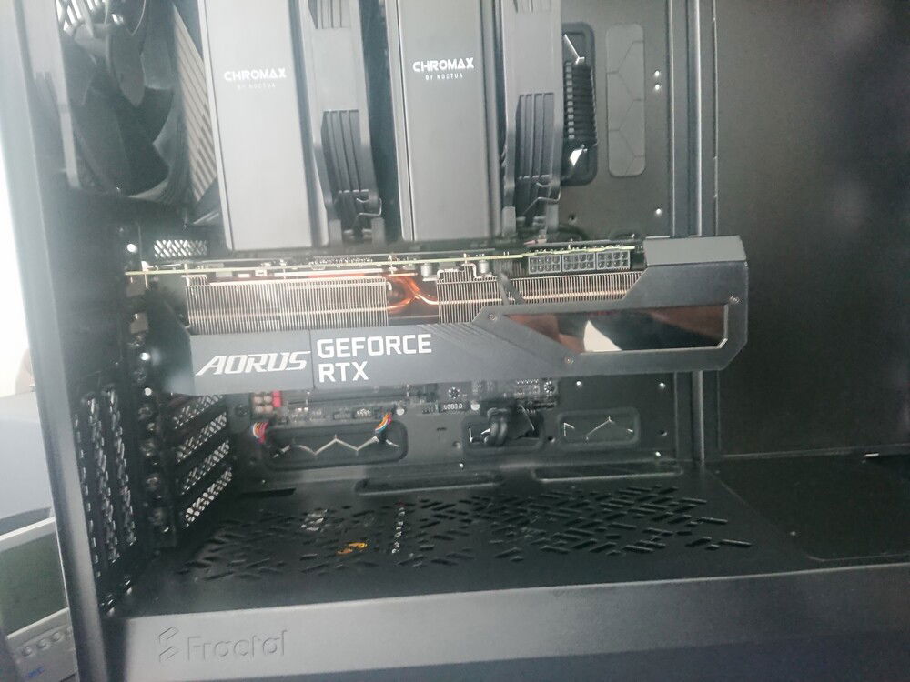 Not a lot of clearance between the CPU cooler and the GPU...