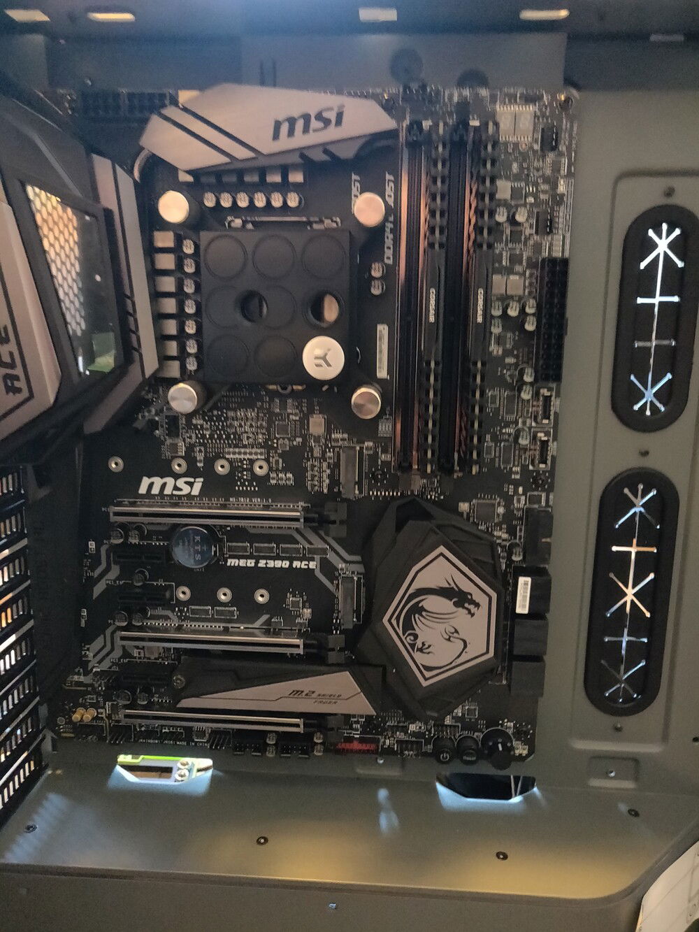 Now we have the EK Supremacy mounted and snug in the case!