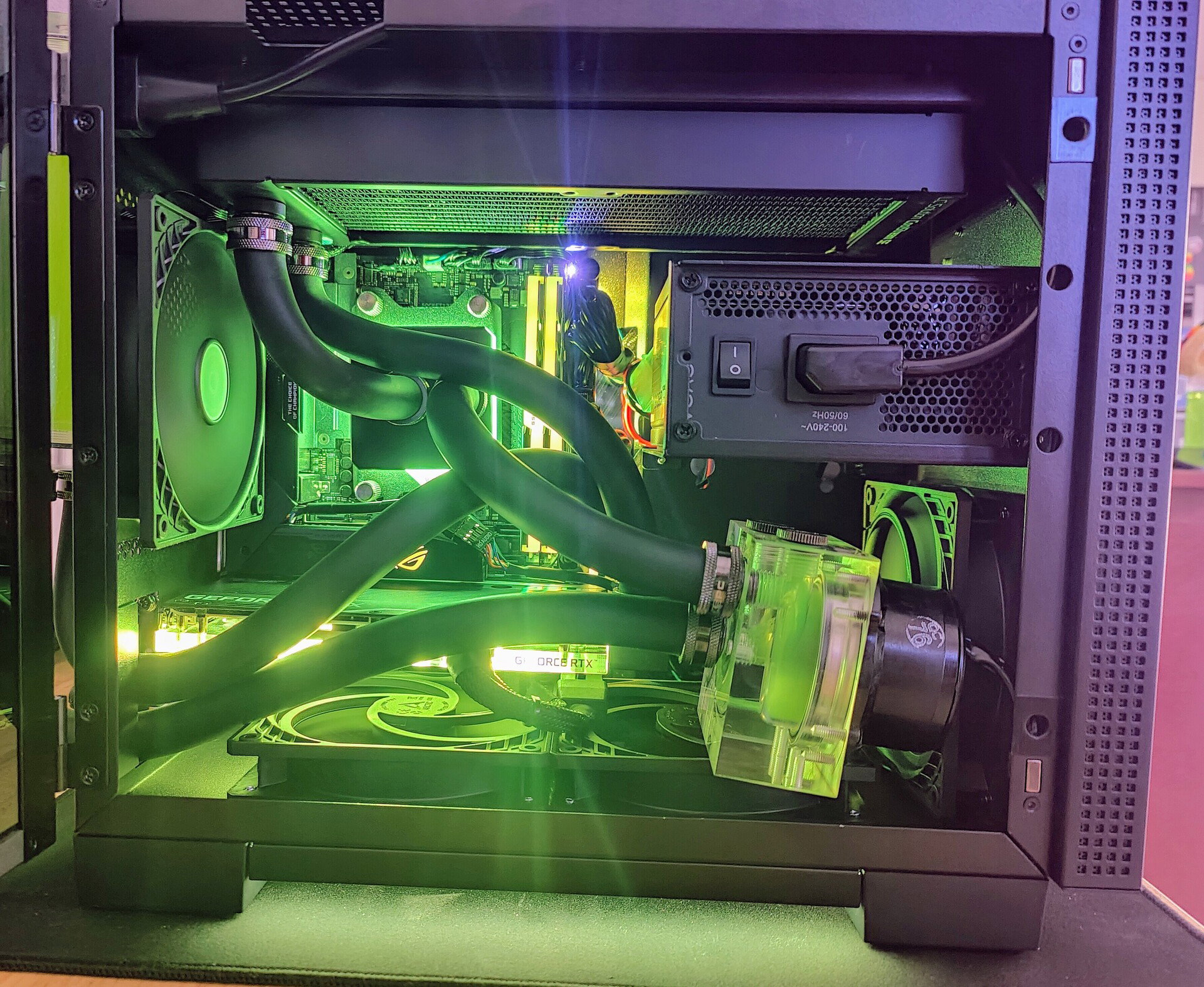 Mini ITX Custom Loop » builds.gg