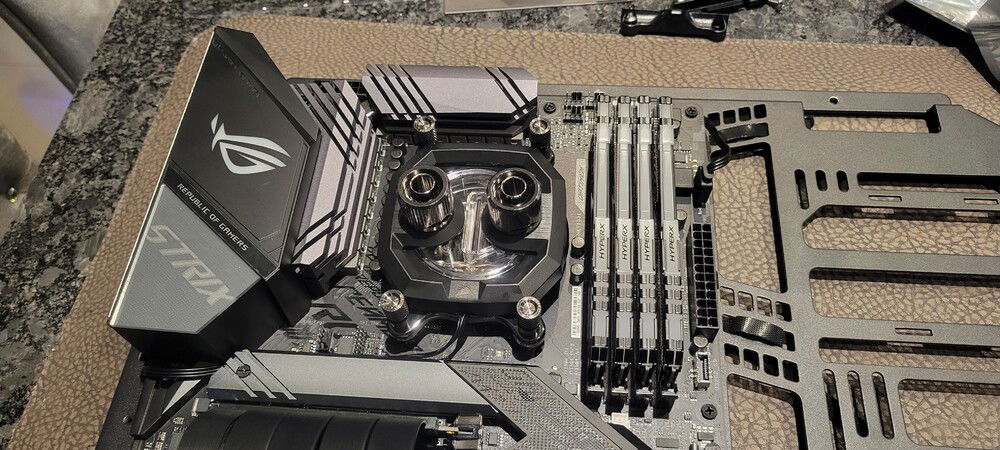 Installed the water block and fittings.