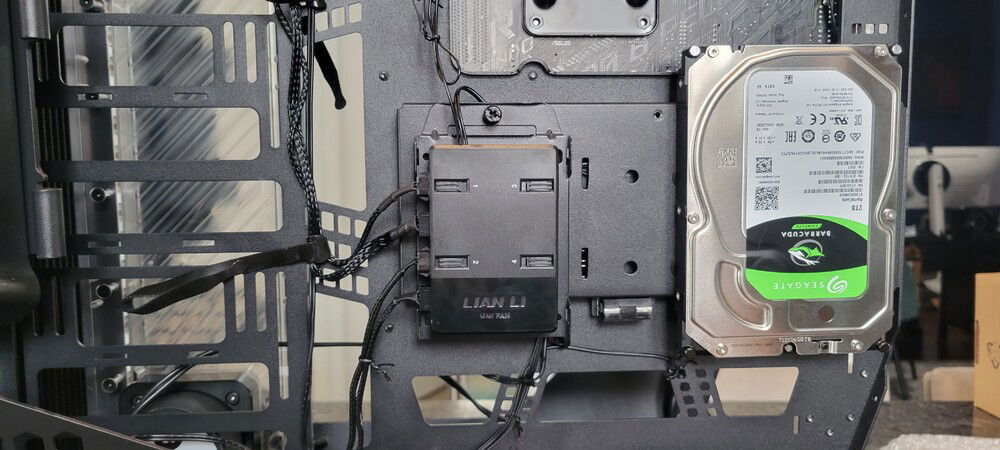 Here you can see the ARGB splitter between the drive and fan controller (the part sticking down is the molex connector for optional power). You can also see the fan controller connected to all seven fans through two power and two RGB wires.