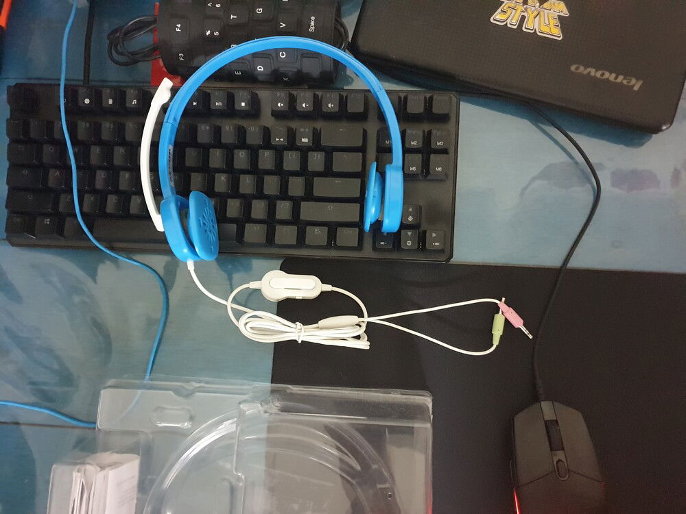 Ah, the old Headset, guess I'll keep it just in case when I need it