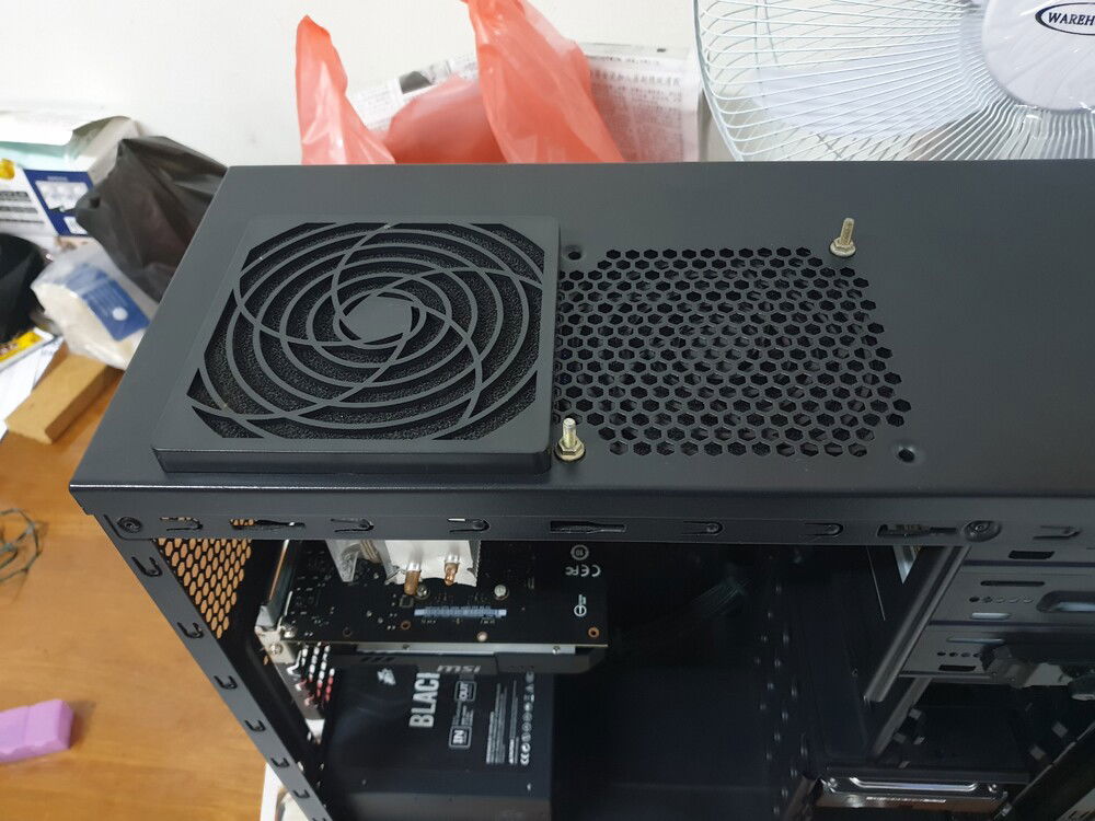 Add two dust filters on the top panel as I didn't need them, try to make two of them fit together but too bulky so, here's some funky setup