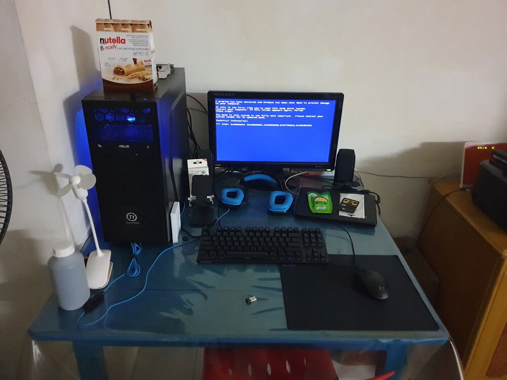 Bruh, I've tried to install Windows 7 on this thing directly but didn't realize the driver doesn't exist nor supported on win7 installation