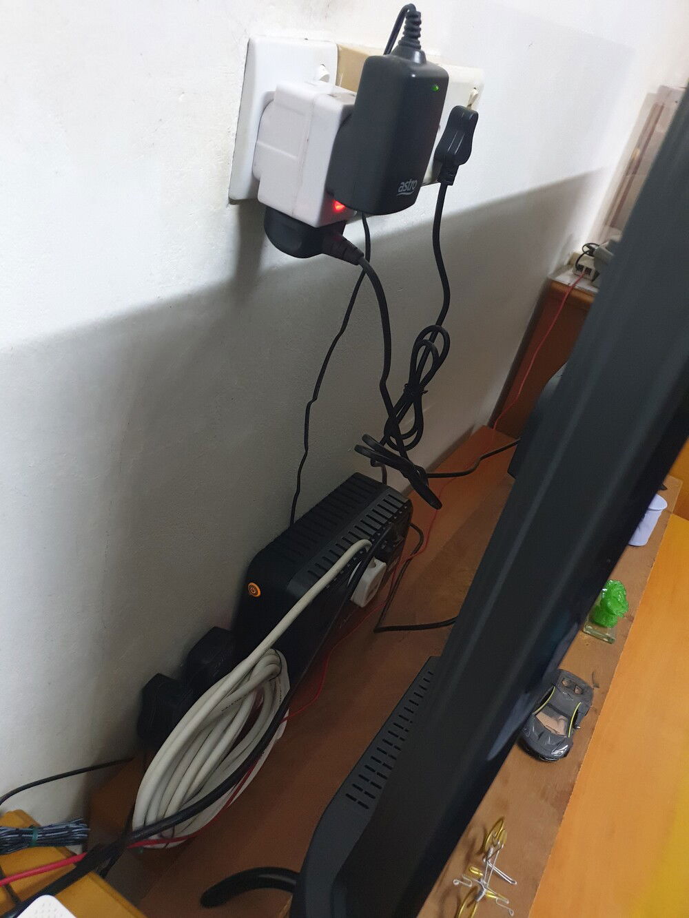 There, cheap UPS couldn't last longer than 10 minutes, but it should be enough for me to save anything during the blackout