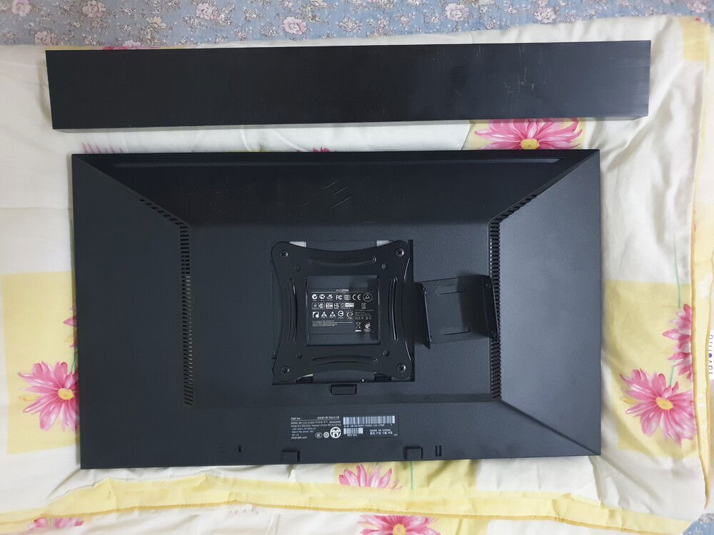 The secondary monitor installed, now I just have to drill the hole in the aluminum frame