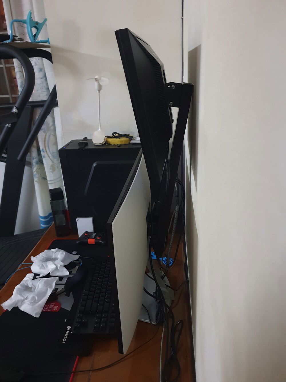 Though I can't adjust the angle a bit lower, but I guess this is fair enough