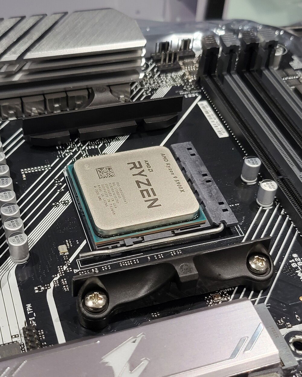 Obligatory CPU shot. Friends don't let friends buy Intel.