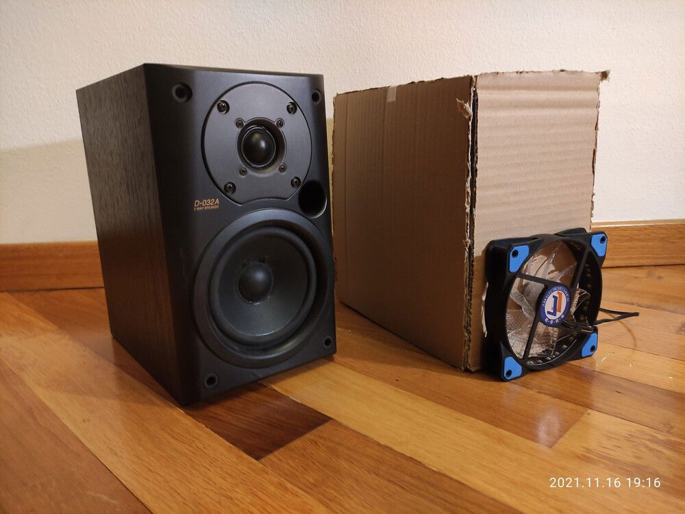 Still the cardboard mockup, but this time also with a 120mm fan to compare