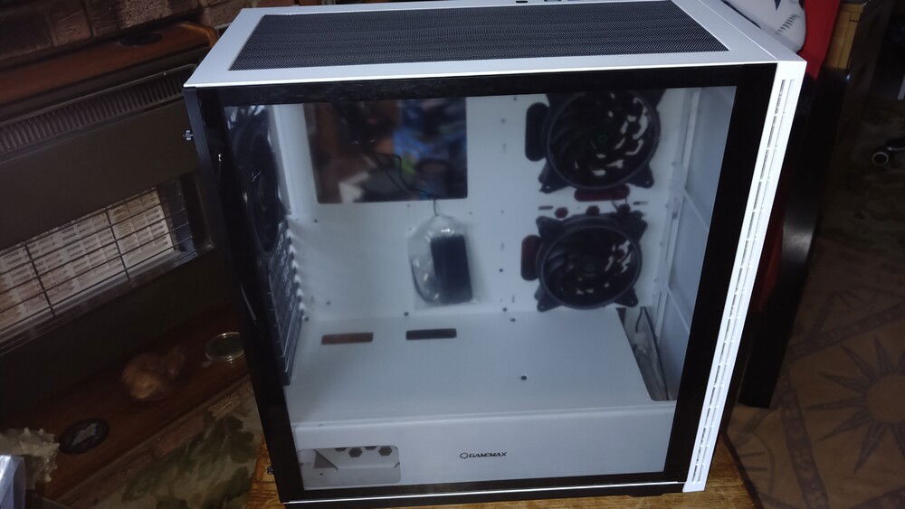 Case looks nice & roomy