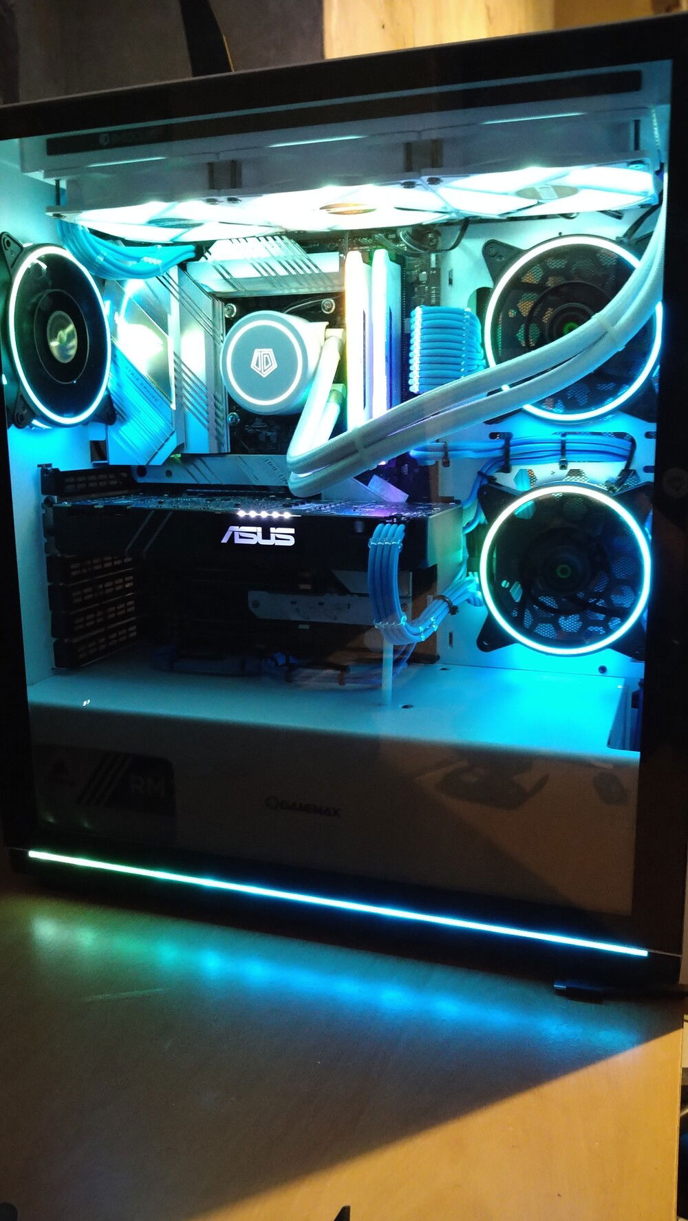 Nice & colourful, tho keeping the scheme more to the bluish/green cool vibe, added with a rainbow of memory.